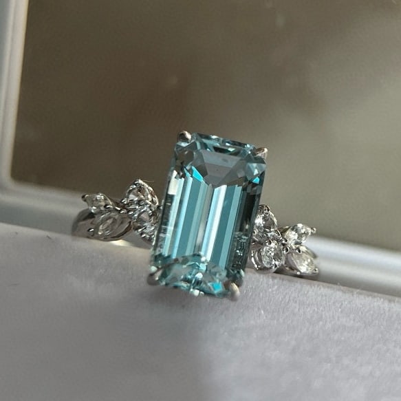 14k Gold 3.09 Ctw Natural Aquamarine & Spinel Ring: Ref:230935159 // gold content:14k gold // ring size:7. 25us // // main gemstone:aquamarine // shape:octagonal // carat weight:2. 71ct // color:santa maria color // treatment:natural // // adjacent gem