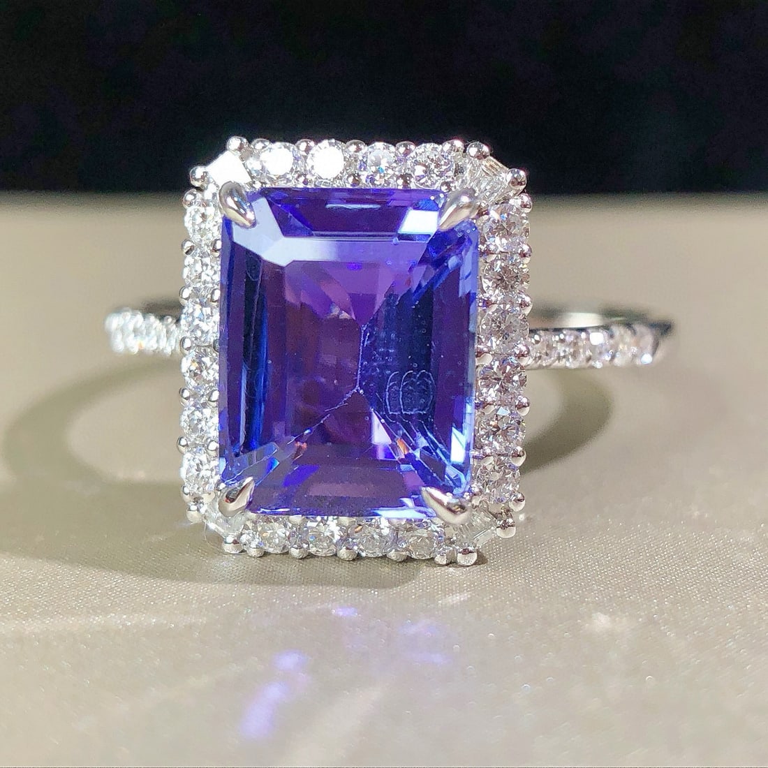 14k Gold 2.73 Ctw Natural Tanzanite & Diamond Ring - 3