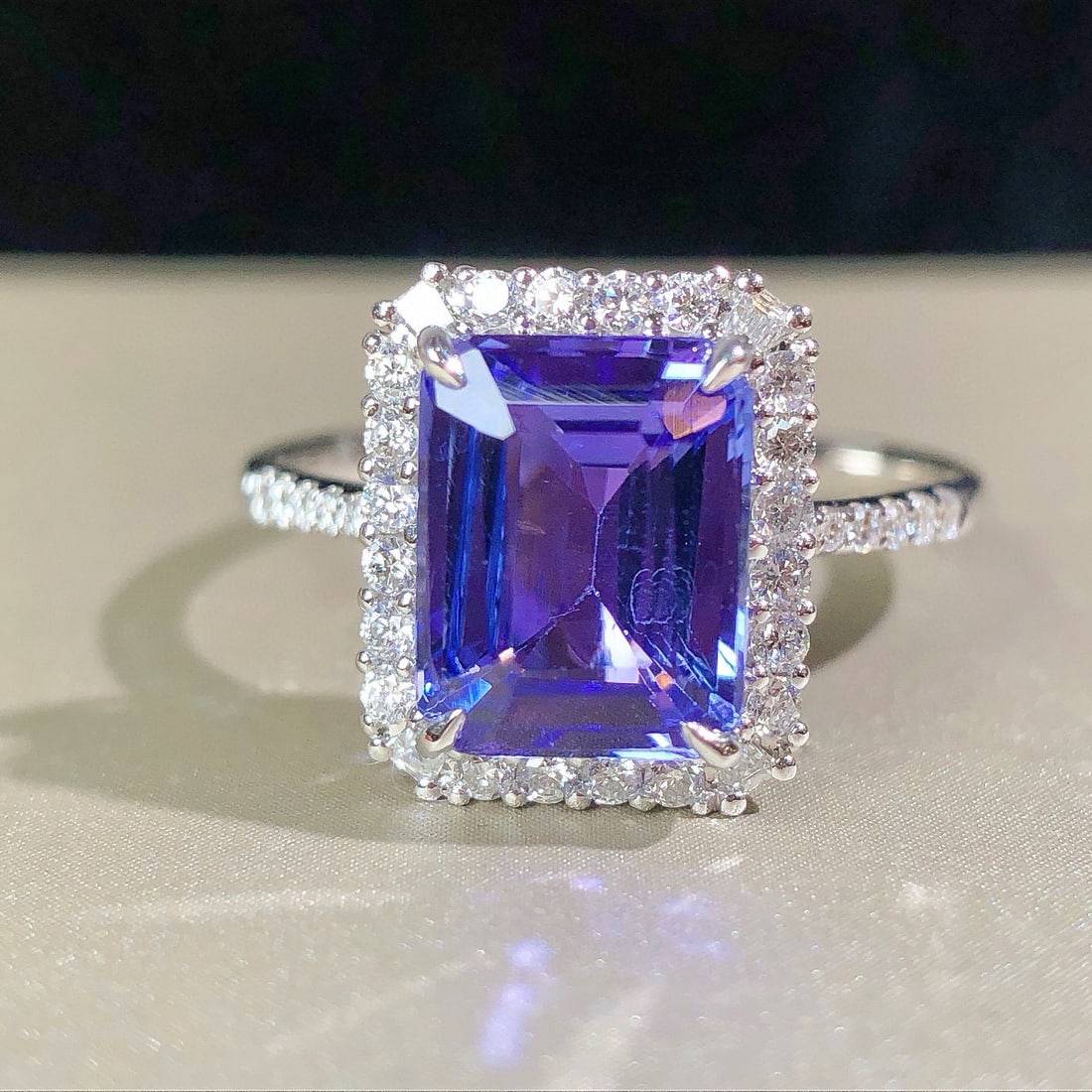 14k Gold 2.73 Ctw Natural Tanzanite & Diamond Ring - 5