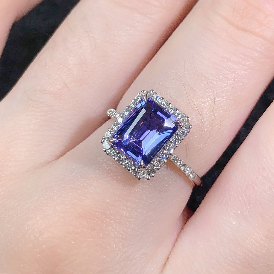 14k Gold 2.73 Ctw Natural Tanzanite & Diamond Ring - 8