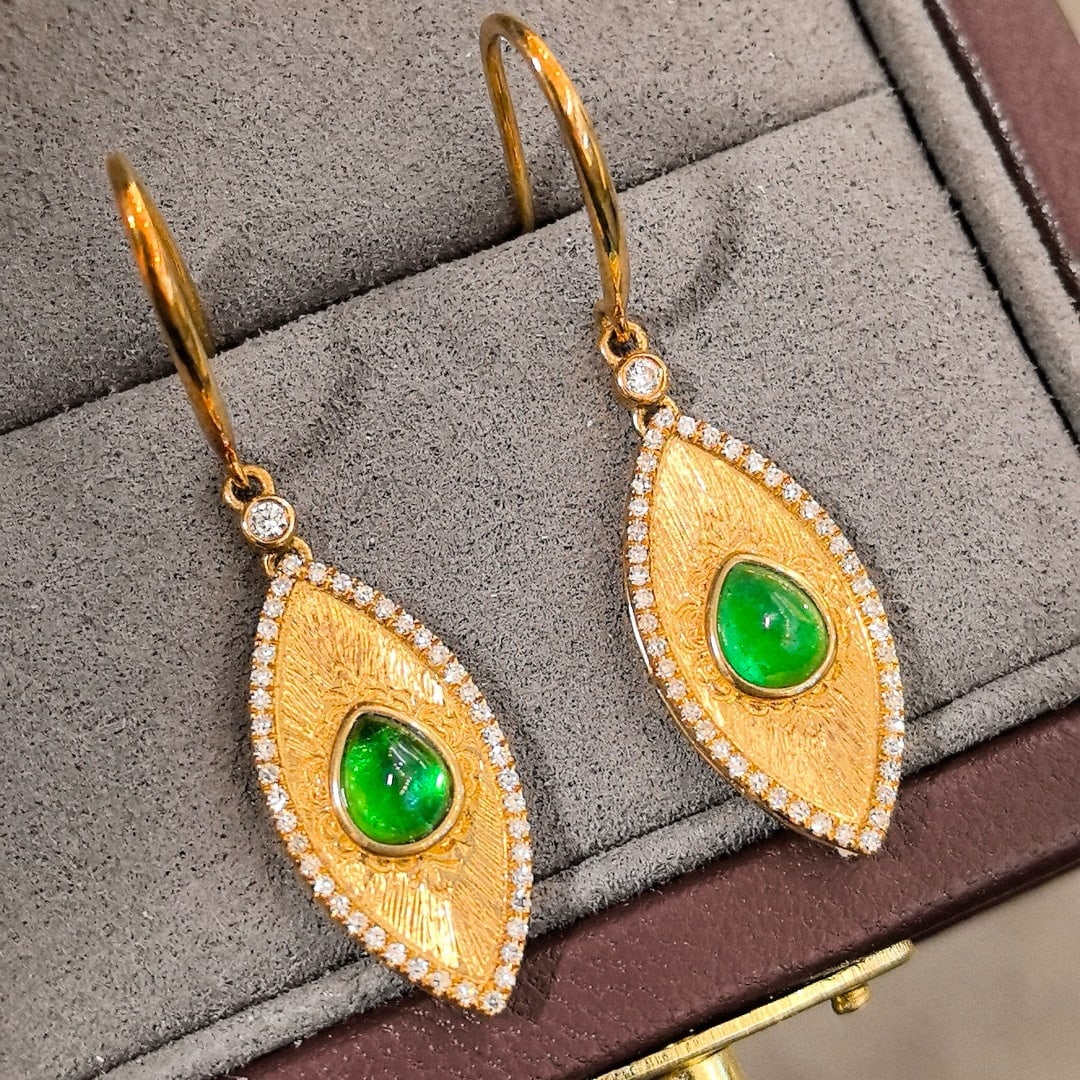 14k Gold 1.3 Ctw Natural Emerald & Diamond Earrings: Ref:230977048 // gold content:14k gold // main gemstone:emerald // shape:pear // carat weight:1ct // color:green // treatment:natural // // adjacent gemstone 2 : diamond // shape:round // carat weight