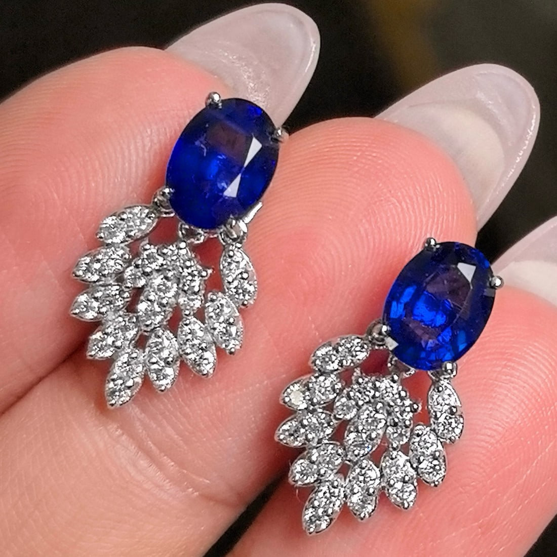 14k Gold 2.88 Ctw Natural Sapphire & Diamond Earrings: Ref:230977050 // gold content:14k gold // main gemstone:sapphire // shape:oval // carat weight:2. 18ct // color:royal blue // treatment:natural // // adjacent gemstone 2 : diamond // shape:round // ca