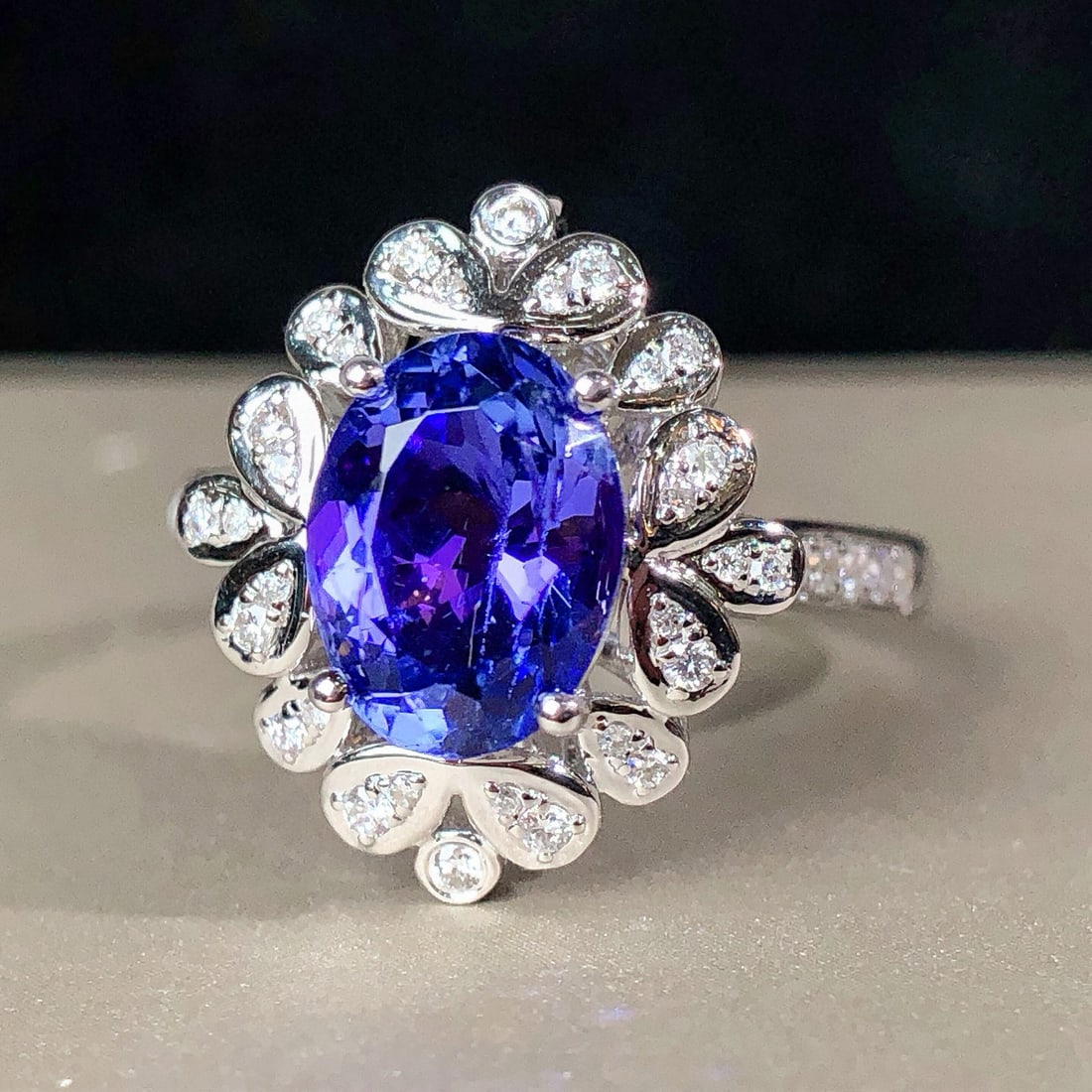 14k Gold 2.40 Ctw Natural Tanzanite & Diamond Ring - 5