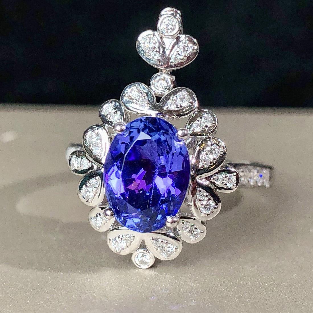 14k Gold 2.40 Ctw Natural Tanzanite & Diamond Ring - 6