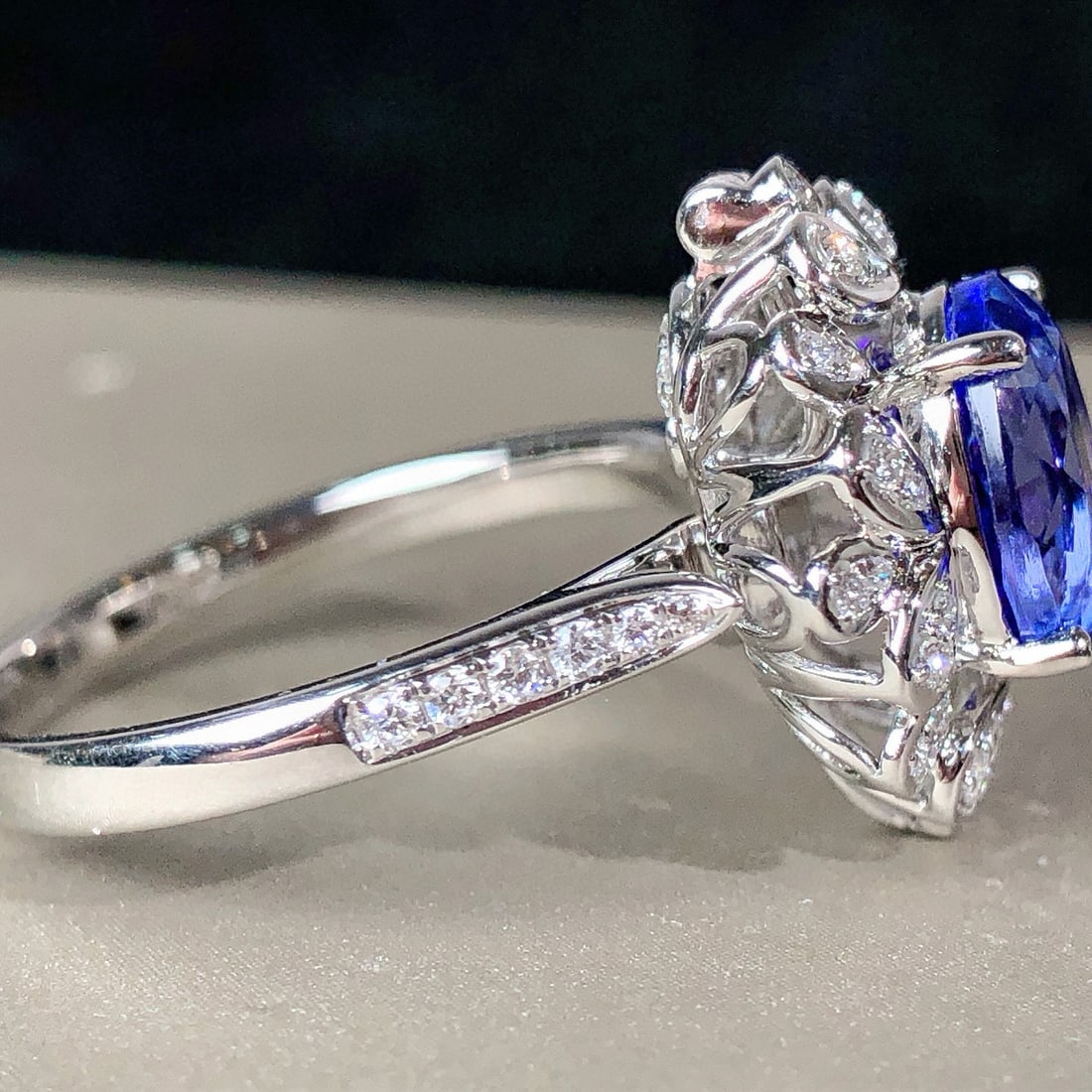 14k Gold 2.40 Ctw Natural Tanzanite & Diamond Ring - 7