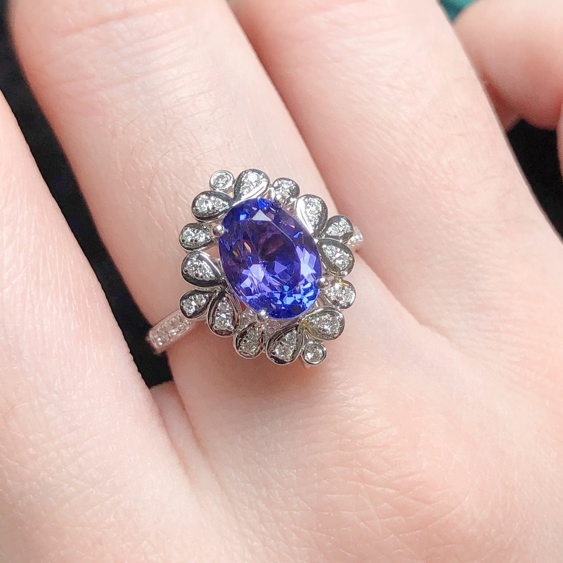 14k Gold 2.40 Ctw Natural Tanzanite & Diamond Ring - 8