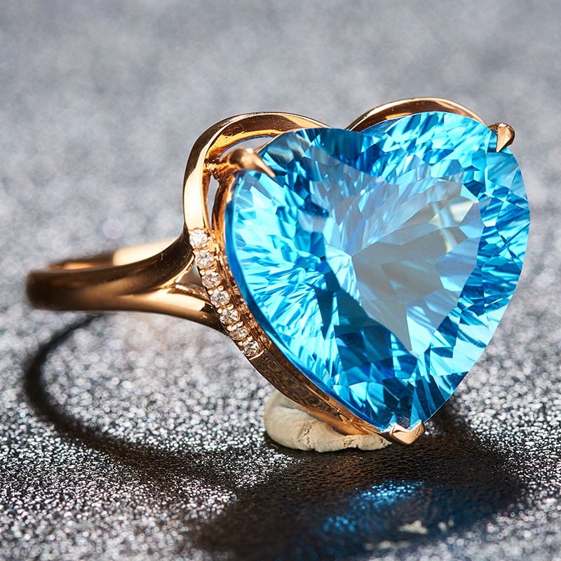 14k Gold 14.39 Ct Natural Topaz & Diamond Ring: Ref:230977066 // gold content:14k gold // ring size:7. 25us // // main gemstone:topaz // shape:heart // carat weight:14. 39ct // color:blue // treatment:natural // // adjacent gemstone 2 : diamond