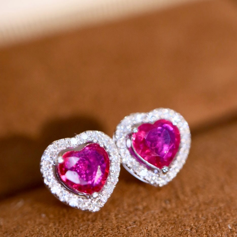 14k Gold 0.78 Ctw Natural Ruby & Diamond Earrings: Ref:230977093 // gold content:14k gold // main gemstone:ruby // shape:heart // carat weight:0. 7ct // color:red // treatment:natural // // adjacent gemstone 2 : diamond // shape:round // carat