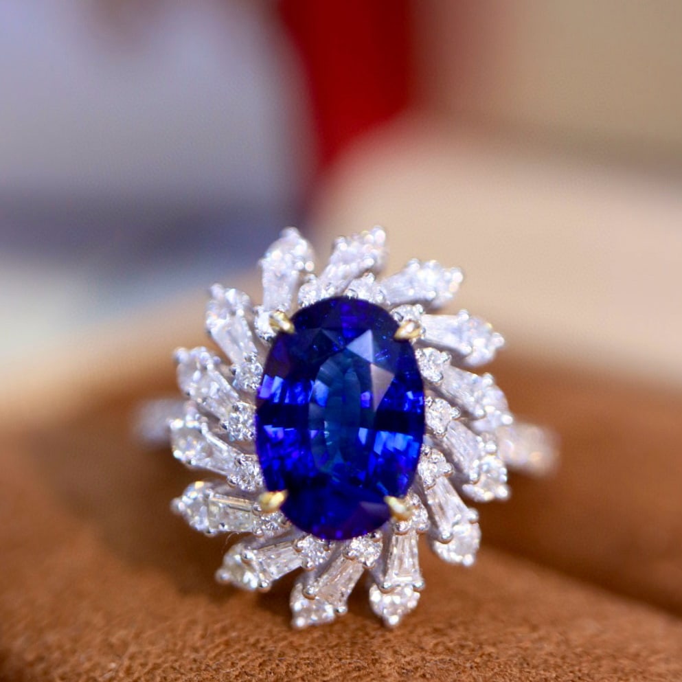 14k Gold 3.51 Ctw Natural Sapphire & Diamond Ring: Ref:230977100 // gold content:14k gold // ring size:7. 25us // // main gemstone:sapphire // shape:oval // carat weight:2. 52ct // color:blue // treatment:natural // // adjacent gemstone 2 : diamond //