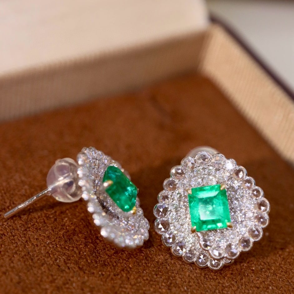 14k Gold 2.67 Ctw Natural Emerald & Diamond Earrings - 5