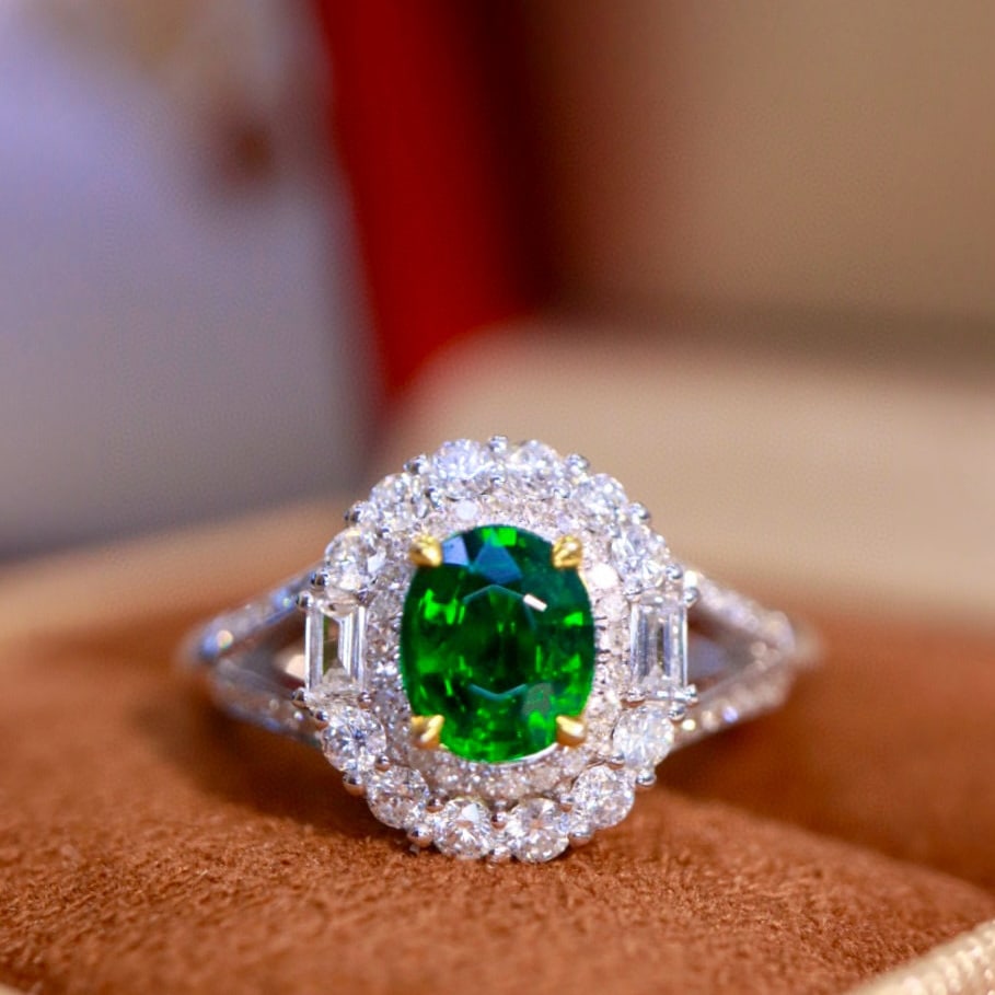 14k Gold 1.39 Ctw Natural Tsavorite & Diamond Ring: Ref:230977121 // gold content:14k gold // ring size:7. 25us // // main gemstone:tsavorite // shape:oval // carat weight:0. 9ct // color:green // treatment:natural // // adjacent gemstone 2 :
