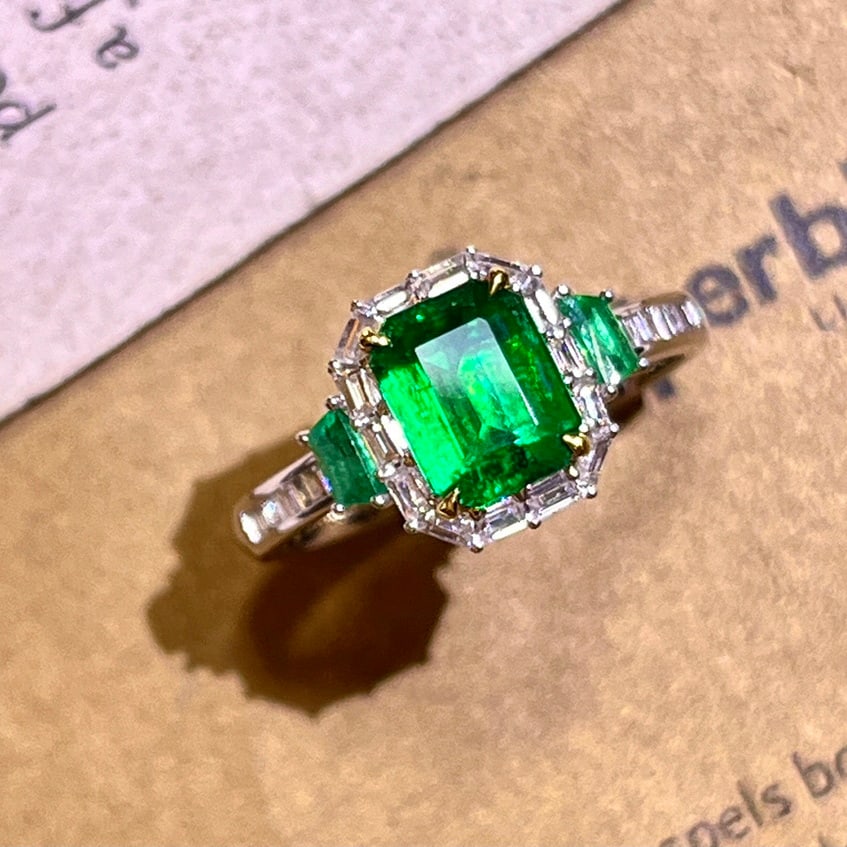 14k Gold 1.43 Ctw Natural Emerald & Diamond Ring: Ref:230977131 // gold content:14k gold // ring size:7. 25us // // main gemstone:emerald // shape:octagonal // carat weight:1. 08ct // color:green // treatment:natural // // adjacent gemstone 2 :