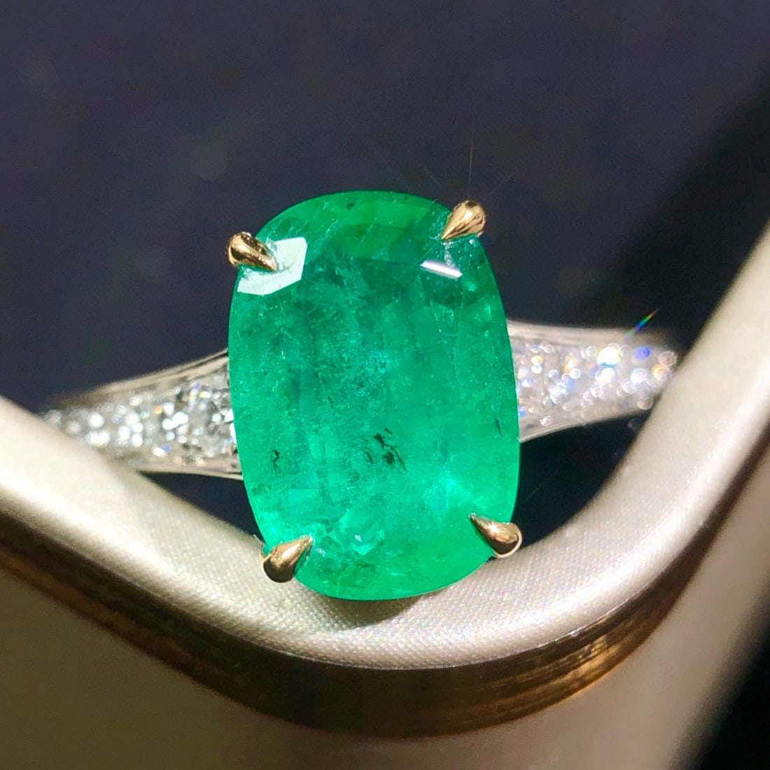14k Gold 2.24 Ctw Natural Emerald & Diamond Ring: Ref:230977133 // gold content:14k gold // ring size:7. 25us // // main gemstone:emerald // shape:cushion // carat weight:1. 97ct // color:green // treatment:natural // // adjacent gemstone 2 :