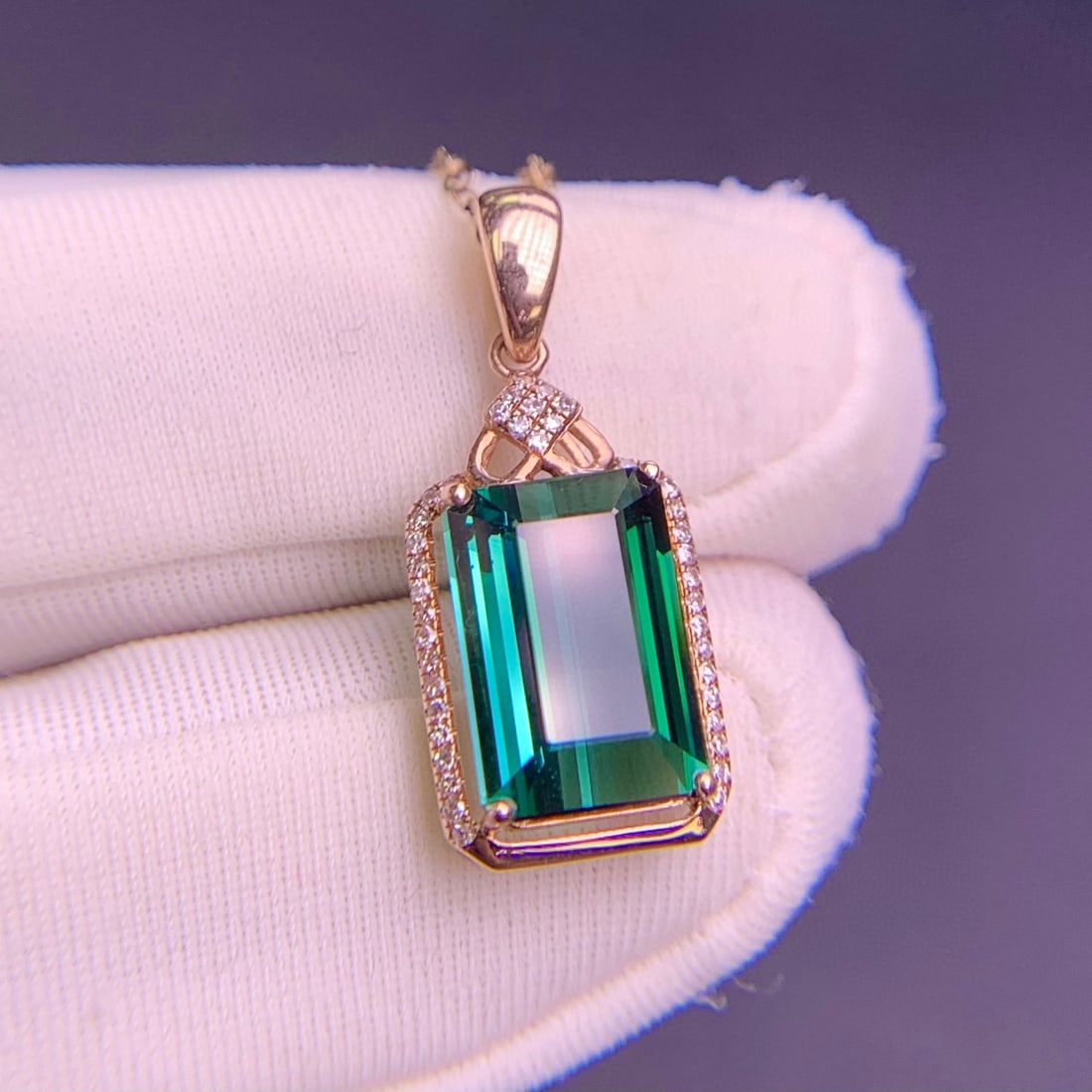 14k Gold 3.4 Ct Natural Tourmaline & Diamond Pendant( Without Chain ): Ref:230977137 // gold content:14k gold // main gemstone:tourmaline // shape:octagonal // carat weight:3. 4ct // color:bluish green // treatment:natural // // adjacent gemstone 2 : diamond //