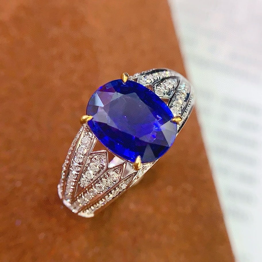 14k Gold 2.45 Ct Natural Sapphire & Diamond Ring: Ref:230977142 // gold content:14k gold // ring size:7. 25us // // main gemstone:sapphire // shape:oval // carat weight:2. 45ct // color:blue // treatment:natural // // adjacent gemstone 2 : diamond //