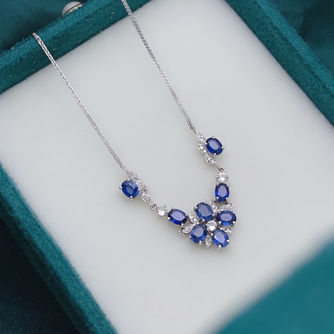 14k Gold 2.78 Ct Natural Sapphire & Diamond & Sapphire Necklace: Ref:230977145 // gold content:14k gold // main gemstone:sapphire // shape:oval // carat weight:2. 78ct // color:blue // treatment:natural // // adjacent gemstone 2 : diamond // number of stones:24