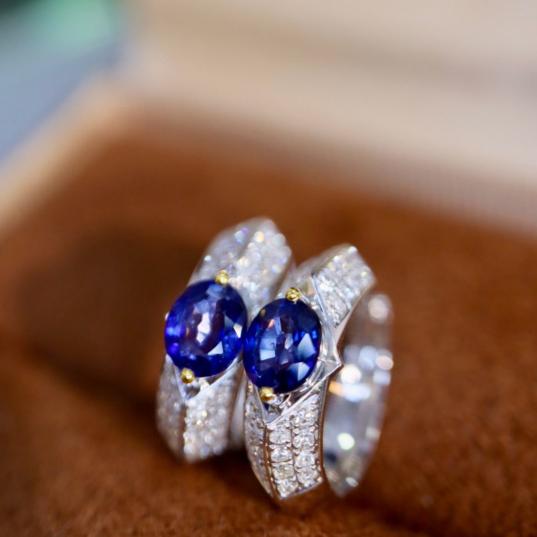 14k Gold 1.28 Ctw Natural Sapphire & Diamond Earrings: Ref:230977162 // gold content:14k gold // main gemstone:sapphire // shape:oval // carat weight:1. 0ct // color:blue // treatment:natural // // adjacent gemstone 2 : diamond // shape:round // carat