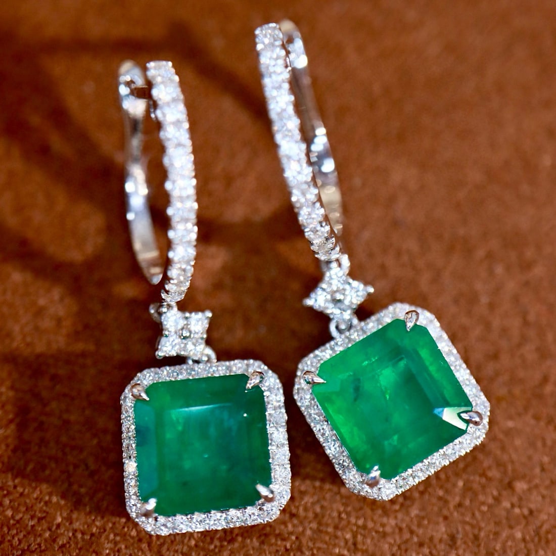 14k Gold 4.35 Ctw Natural Emerald & Diamond Earrings: Ref:230977167 // gold content:14k gold // main gemstone:emerald // shape:octagonal // carat weight:3. 95ct // color:green // treatment:natural // // adjacent gemstone 2 : diamond // shape:round //