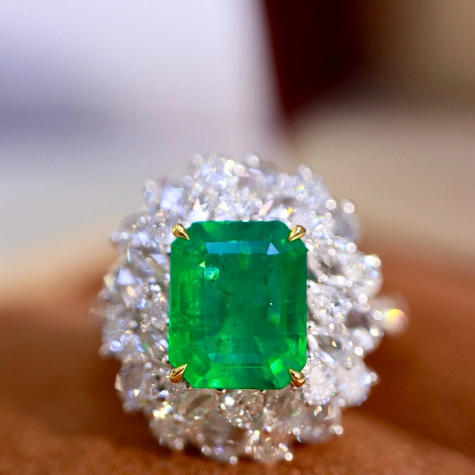 14k Gold 3.55 Ctw Natural Emerald & Diamond Ring: Ref:230977168 // gold content:14k gold // ring size:7. 25us // // main gemstone:emerald // shape:octagonal // carat weight:1. 95ct // color:green // treatment:natural // // adjacent gemstone 2 :