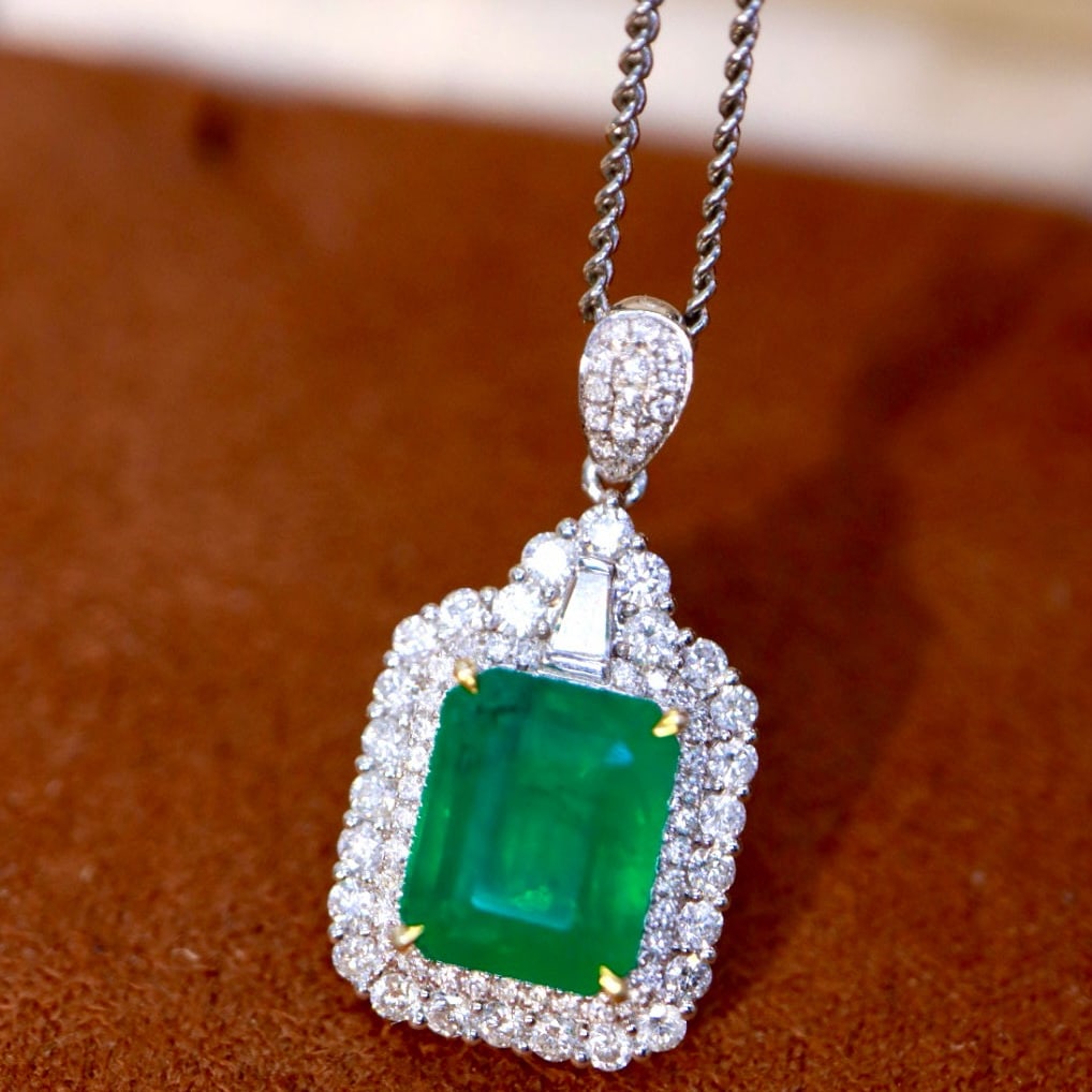 14k Gold 3.24 Ctw Natural Emerald & Diamond Pendant( Without Chain ): Ref:230977171 // gold content:14k gold // main gemstone:emerald // shape:octagonal // carat weight:2. 7ct // color:green // treatment:natural // // adjacent gemstone 2 : diamond // shape:round //