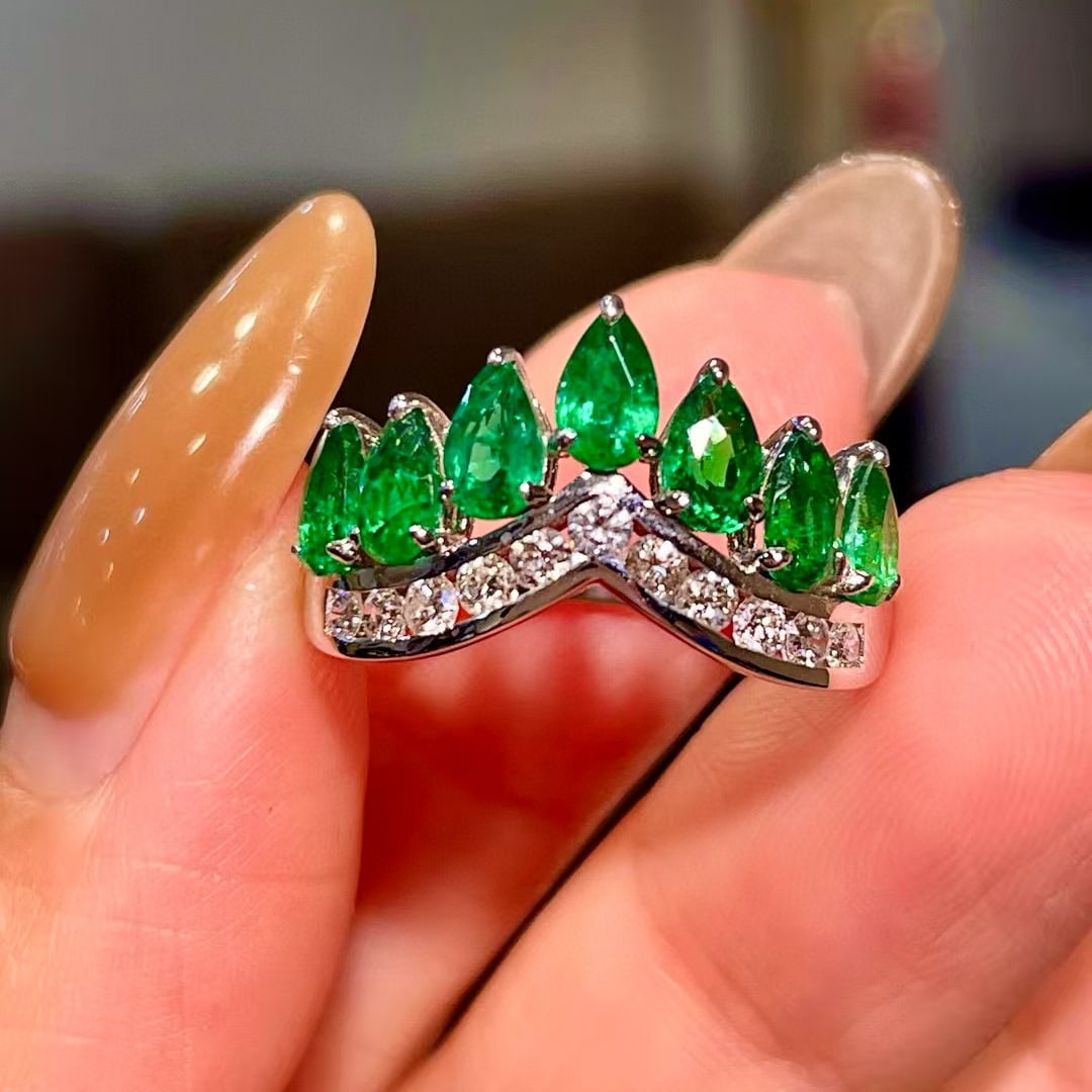 14k Gold 1.89 Ctw Natural Emerald & Diamond Ring: Ref:230977176 // gold content:14k gold // ring size:7. 25us // // main gemstone:emerald // shape:pear // carat weight:1. 56ct // color:green // treatment:natural // // adjacent gemstone 2 :