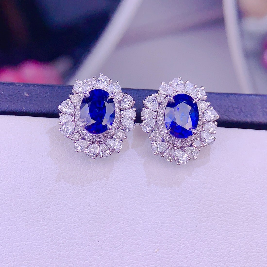 14k Gold 2.97 Ct Natural Sapphire & Diamond Earrings: Ref:230977180 // gold content:14k gold // main gemstone:sapphire // shape:oval // carat weight:2. 97ct // color:blue // treatment:natural // // adjacent gemstone 2 : diamond // shape:multiply //
