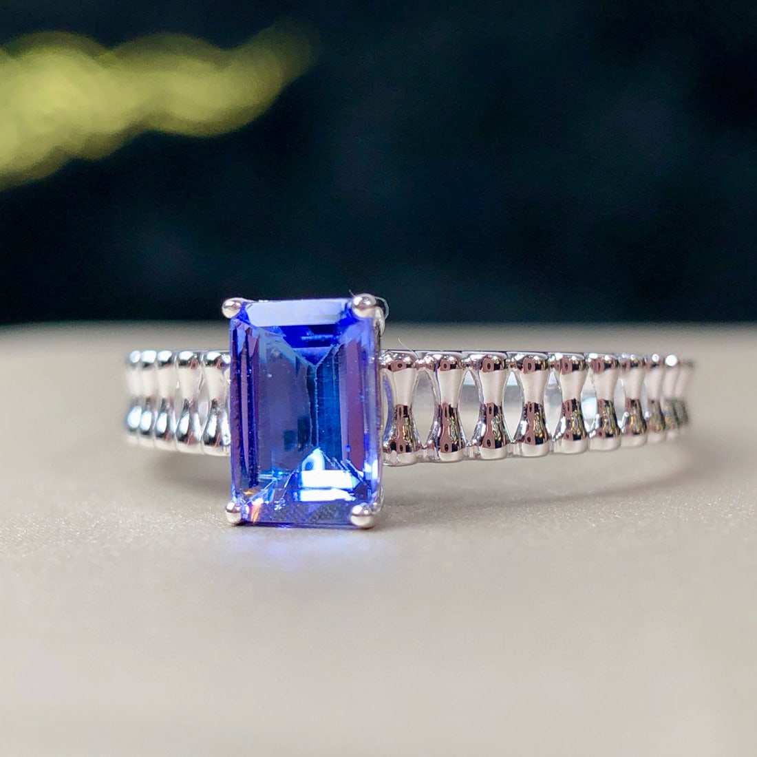 14k Gold 0.62 Ct Natural Tanzanite Ring - 3