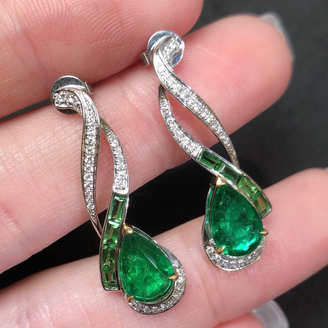 14k Gold 2.61 Ctw Natural Emerald & Diamond Earrings - 7