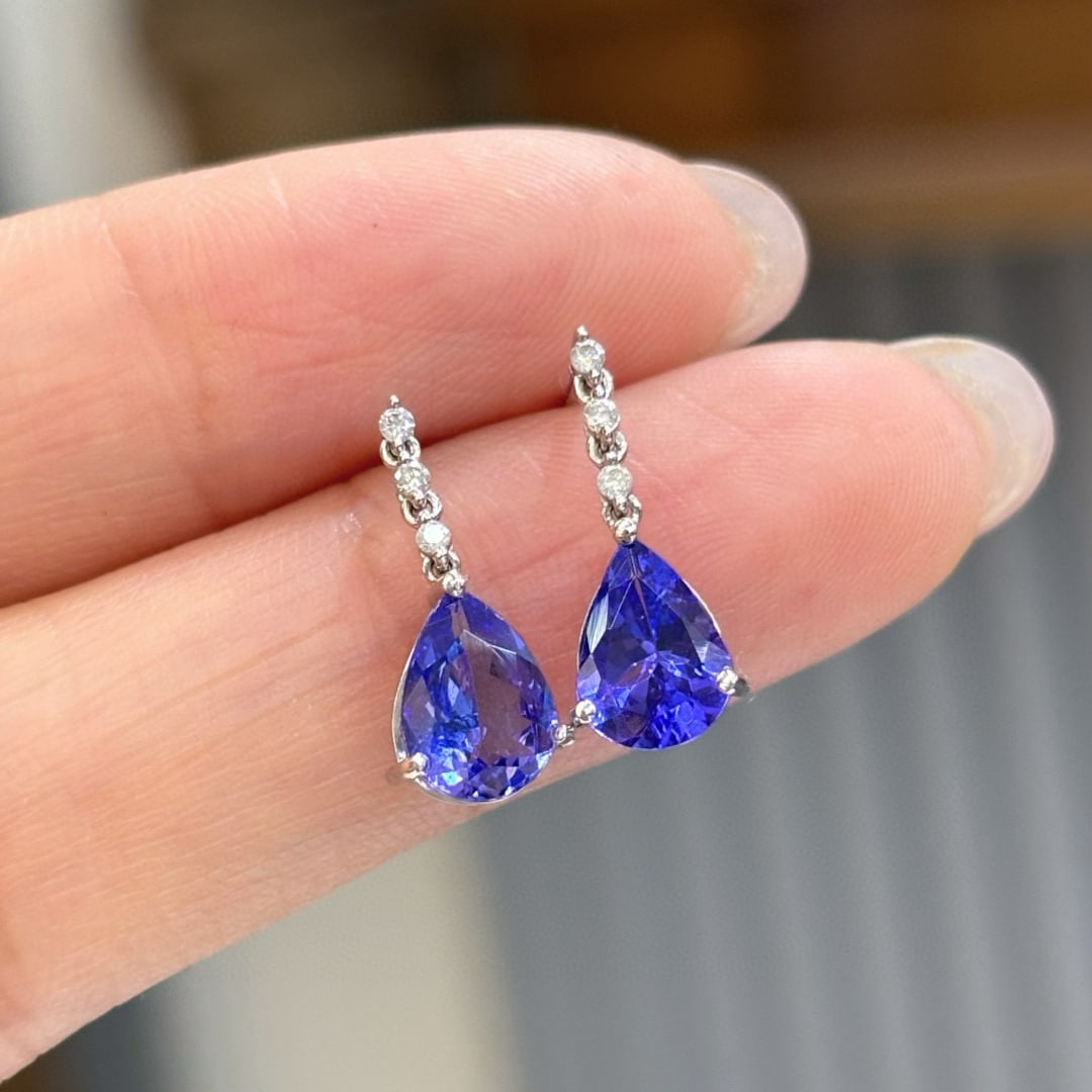 14k Gold 2.0 Ct Natural Tanzanite & Diamond Earrings: Ref:230977206 // gold content:14k gold // main gemstone:tanzanite // shape:pear // carat weight:2. 0ct // color:blue // treatment:natural // // adjacent gemstone 2 : diamond // shape:round //