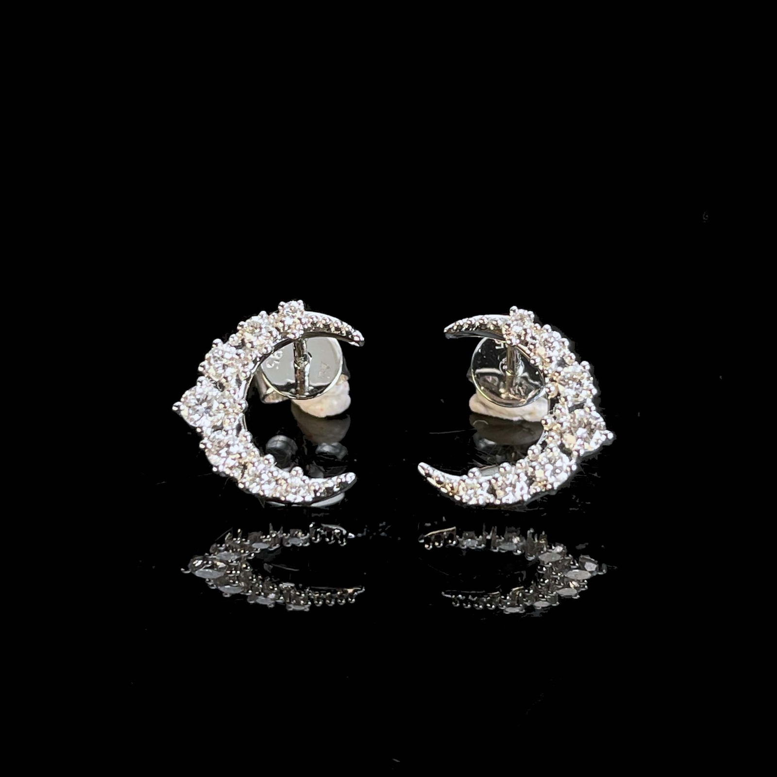 14k Gold 0.26 Ct Natural H Diamond Earrings: Ref:230977211 // gold content:14k gold // main gemstone:diamond // shape:round // carat weight:0. 26ct // clarity grade:vs-si // color:h // treatment:natural // cut grade:g // Condition: NewLow