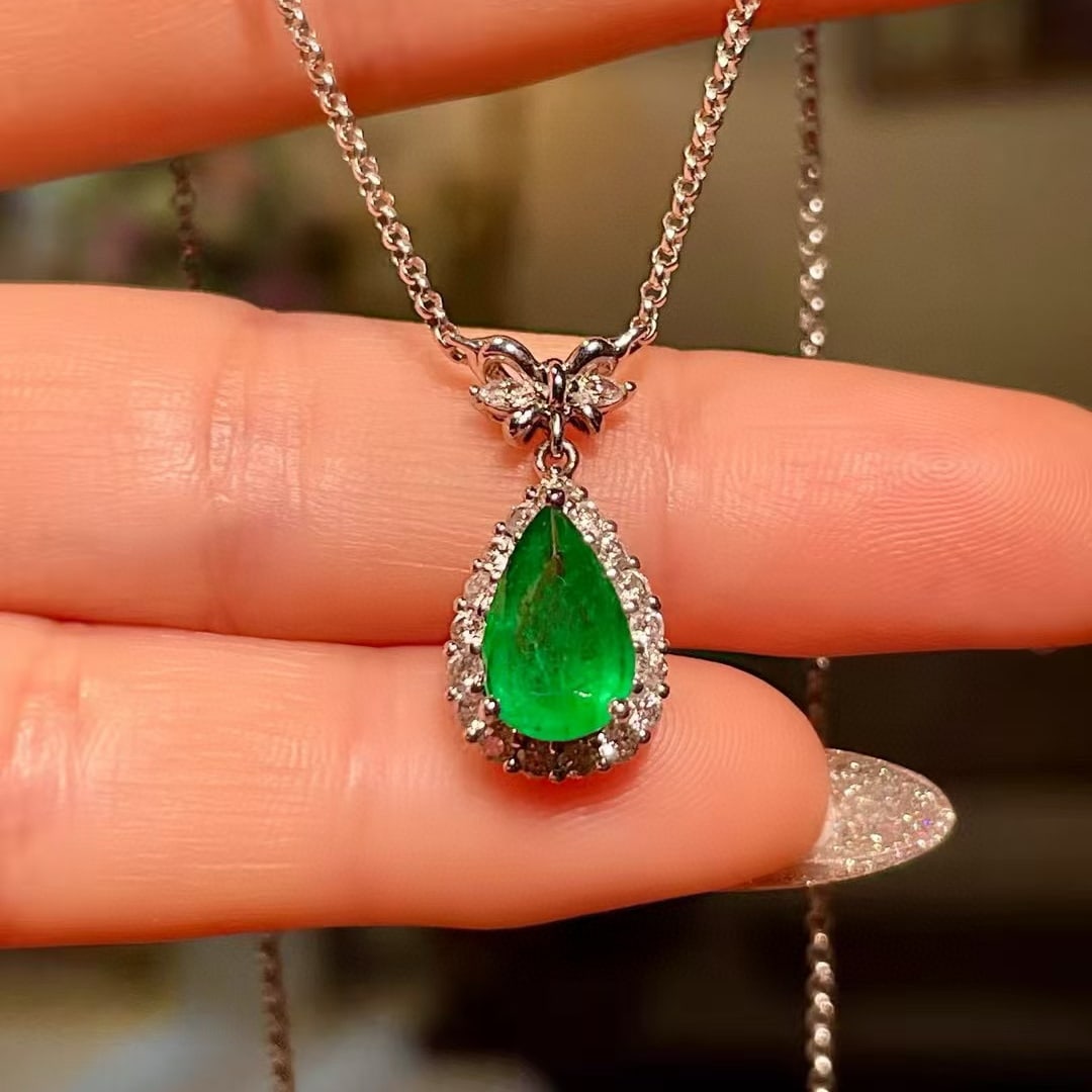 14k Gold 1.92 Ctw Natural Emerald & Diamond Necklace: Ref:230977233 // gold content:14k gold // main gemstone:emerald // shape:pear // carat weight:1. 36ct // color:green // treatment:natural // // adjacent gemstone 2 : diamond // shape:round // carat