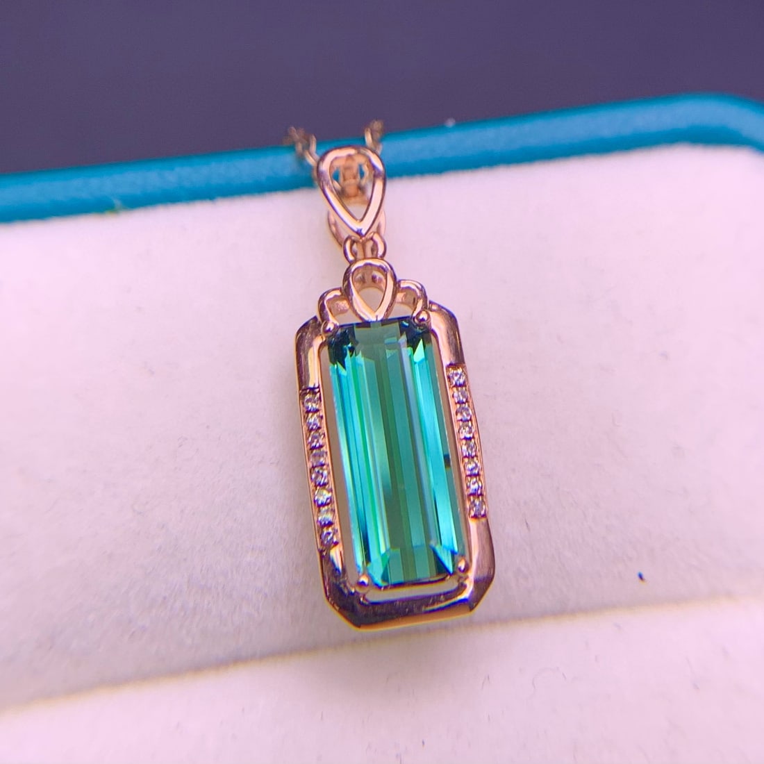 14k Gold 1.8 Ct Natural Tourmaline & Diamond Pendant( Without Chain ): Ref:230977246 // gold content:14k gold // main gemstone:tourmaline // shape:octagonal // carat weight:1. 8ct // color:bluish green // treatment:natural // // adjacent gemstone 2 : diamond //