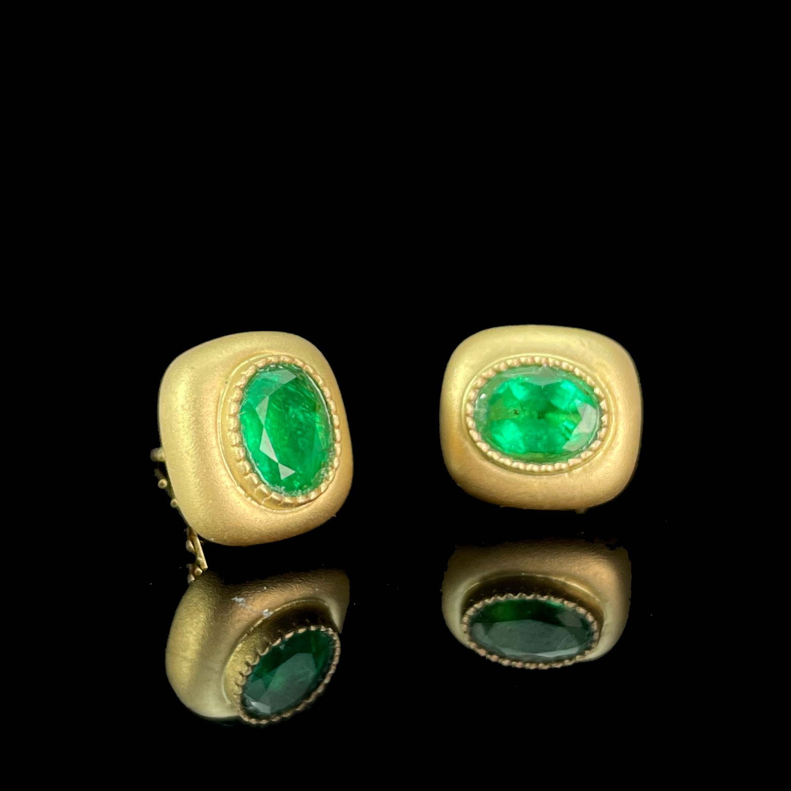 14k Gold 1.0 Ct Natural Emerald Earrings - 3