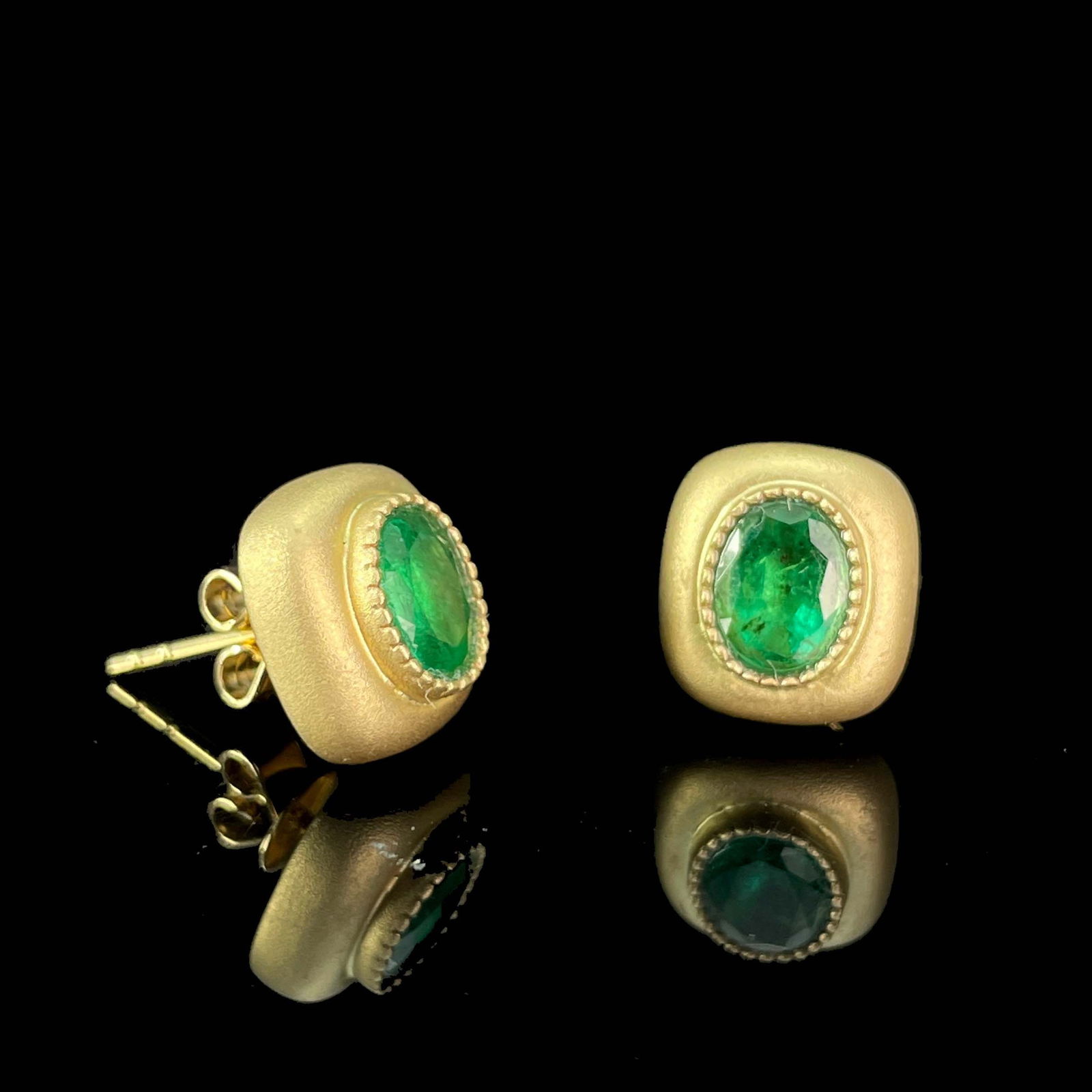 14k Gold 1.0 Ct Natural Emerald Earrings - 4