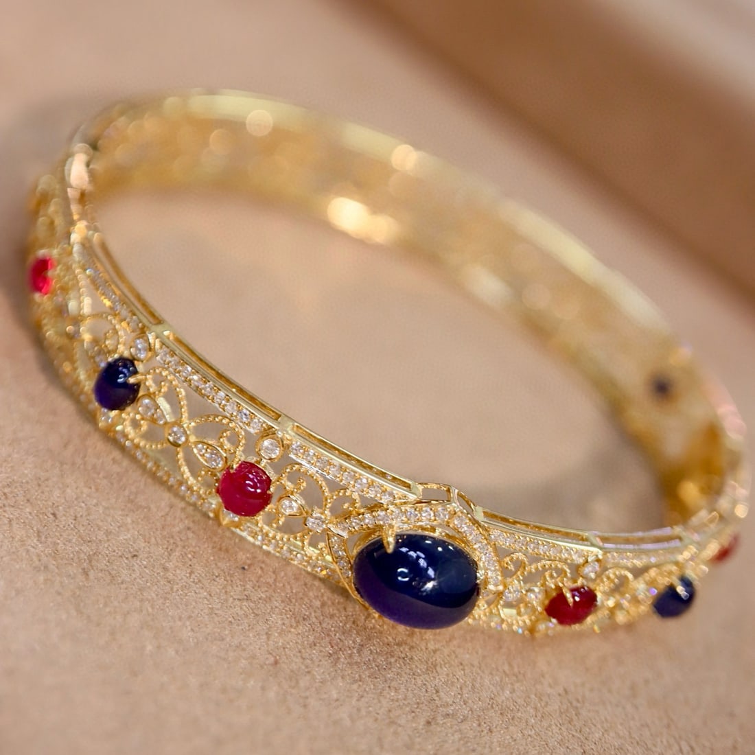 14k Gold 5.74 Ctw Natural Sapphire & Diamond Bangle - 6