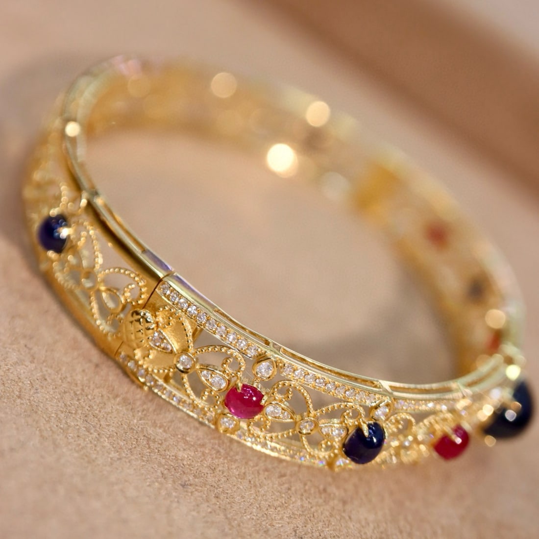 14k Gold 5.74 Ctw Natural Sapphire & Diamond Bangle - 7