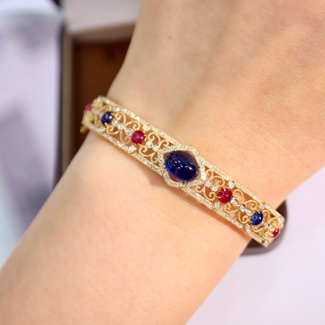 14k Gold 5.74 Ctw Natural Sapphire & Diamond Bangle - 8