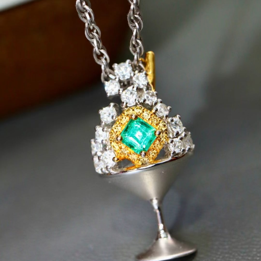 14k Gold 0.59 Ctw Natural Emerald & Diamond Pendant( Without Chain ): Ref:230978128 // gold content:14k gold // main gemstone:emerald // shape:octagonal // carat weight:0. 19ct // color:green // treatment:natural // // adjacent gemstone 2 : diamond // shape:round //