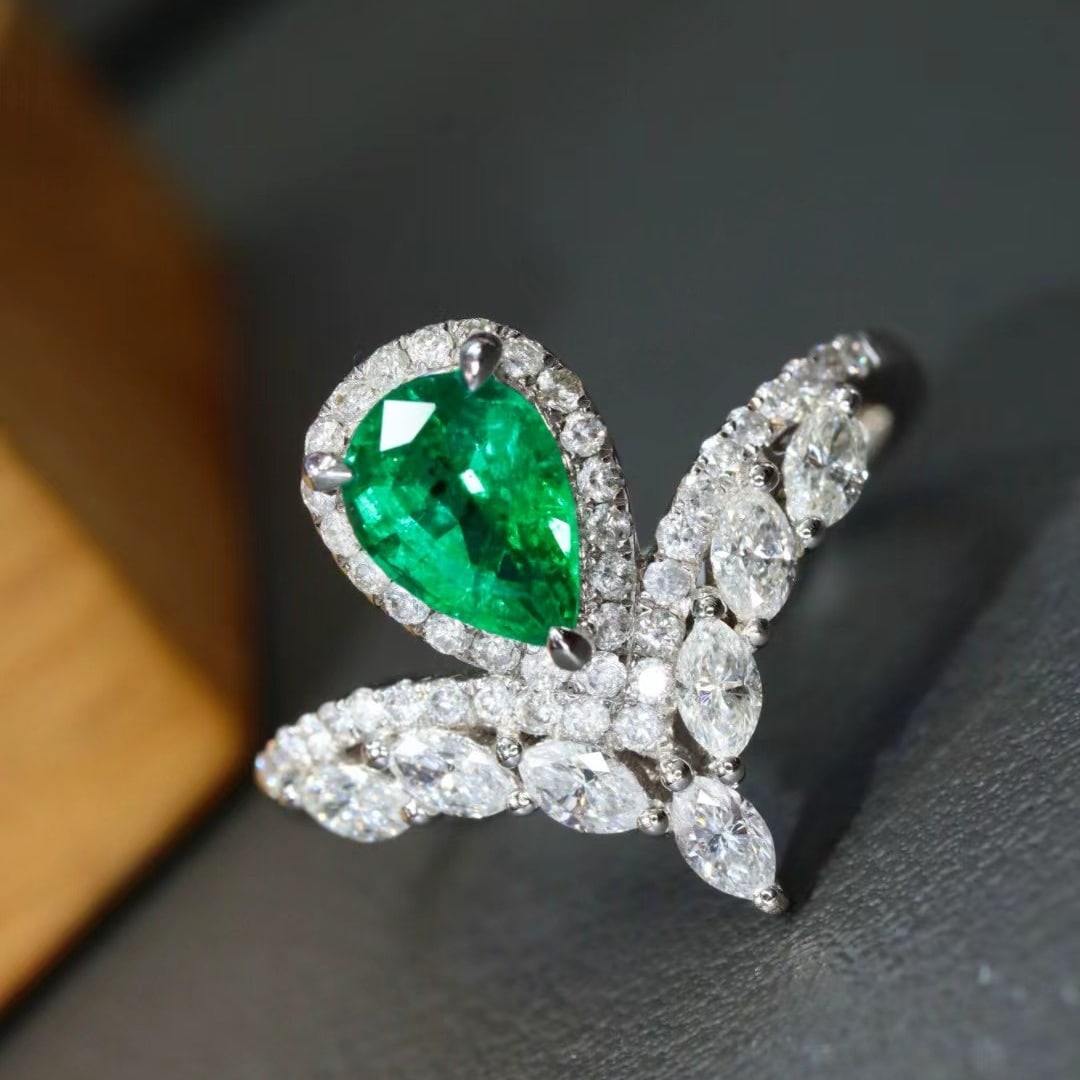 14k Gold 1.16 Ctw Vivid Green Natural Emerald & Diamond Ring: Ref:230978149 // gold content:14k gold // ring size:7. 25us // // main gemstone:emerald // shape:pear // carat weight:0. 54ct // color:vivid green // treatment:natural // // adjacent gemstone 2 :
