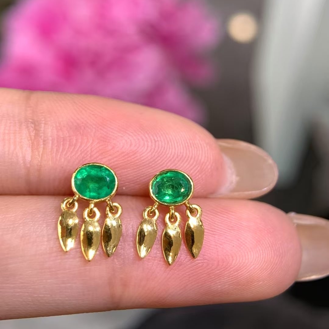 14k Gold 0.55 Ct Natural Emerald Earrings - 3