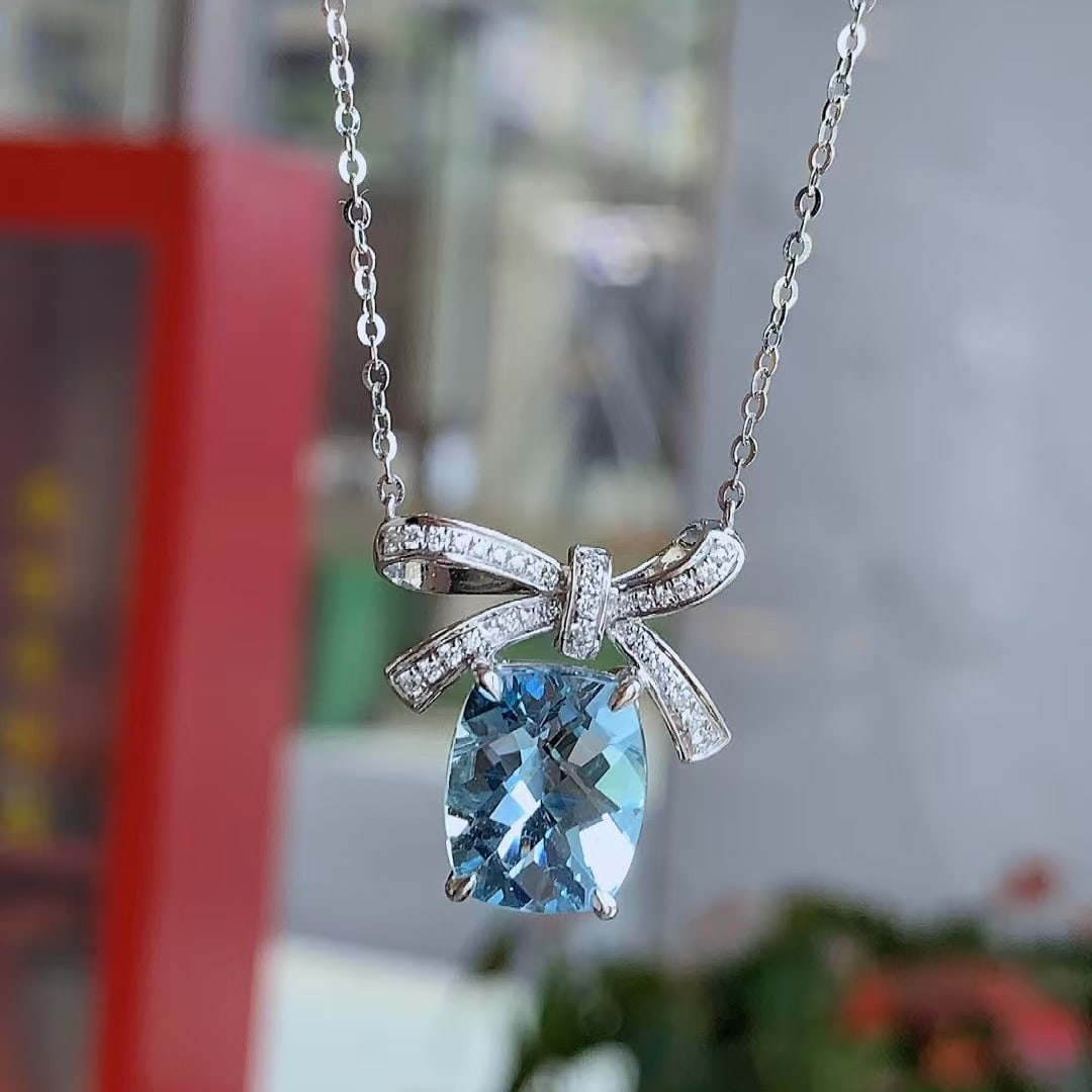 14k Gold 2.44 Ctw Natural Aquamarine & Diamond Necklace: Ref:230978207 // gold content:14k gold // main gemstone:aquamarine // shape:cushion // carat weight:2. 3ct // color:blue // treatment:natural // // adjacent gemstone 2 : diamond // shape:round //