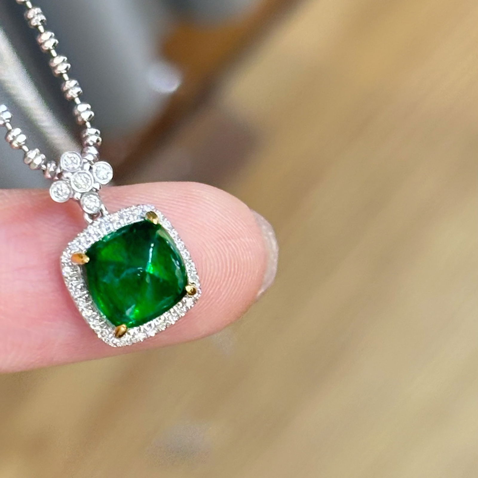 14k Gold 2.2 Ct Vivid Green Natural Emerald & Diamond Pendant( Without Chain ): Ref:230978240 // gold content:14k gold // main gemstone:emerald // shape:suger-loaf // carat weight:2. 2ct // color:vivid green // treatment:natural // // adjacent gemstone 2 : diamond //