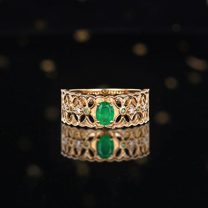 14k Gold 0.45 Ct Vivid Green Natural Emerald & Diamond Ring: Ref:230978253 // gold content:14k gold // ring size:7. 25us // // main gemstone:emerald // shape:oval // carat weight:0. 45ct // color:vivid green // treatment:natural // // adjacent gemstone 2 :