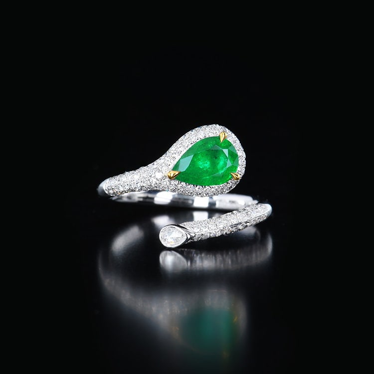 14k Gold 1.06 Ctw Vivid Green Natural Emerald & Diamond Ring: Ref:230978350 // gold content:14k gold // ring size:7. 25us // // main gemstone:emerald // shape:pear // carat weight:0. 63ct // color:vivid green // treatment:natural // // adjacent gemstone 2 :