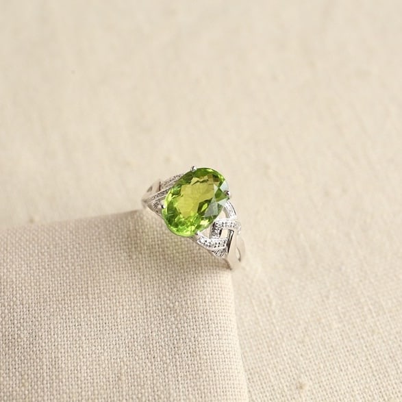 14k Gold 3.5 Ct Natural Tourmaline & Diamond Ring: Ref:230978382 // gold content:14k gold // ring size:7. 25us // // main gemstone:tourmaline // shape:oval // carat weight:3. 5ct // color:green // treatment:natural // // adjacent gemstone 2 :
