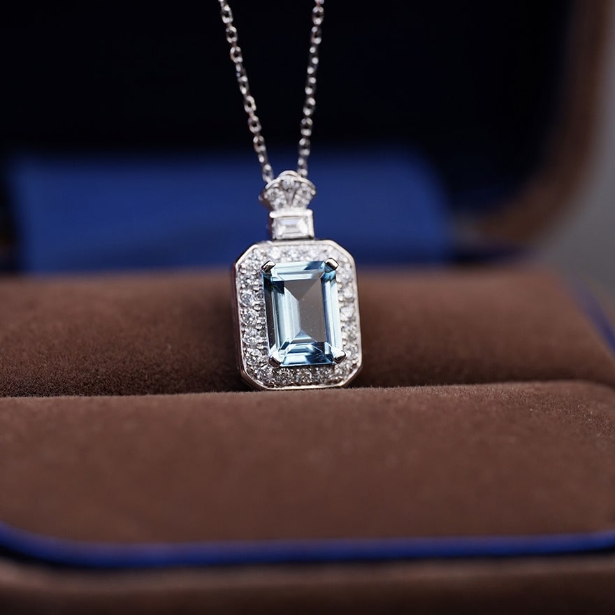 14k Gold 1.72 Ct Natural Aquamarine & Diamond Pendant( Without Chain ): Ref:230978383 // gold content:14k gold // main gemstone:aquamarine // shape:octagonal // carat weight:1. 72ct // color:santa maria color // treatment:natural // // adjacent gemstone 2 : diamond //