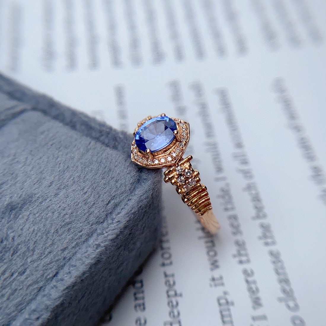 14k Gold 1.00 Ct Natural Sapphire & Diamond Ring: Ref:230978399 // gold content:14k gold // ring size:7. 25us // // main gemstone:sapphire // shape:oval // carat weight:1. 00ct // color:blue // treatment:natural // // adjacent gemstone 2 :