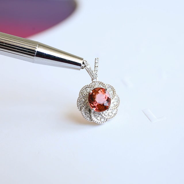 14k Gold 2.05 Ct Natural Tourmaline & Diamond Pendant( Without Chain ): Ref:230978402 // gold content:14k gold // main gemstone:tourmaline // shape:oval // carat weight:2. 05ct // color:red // treatment:natural // // adjacent gemstone 2 : diamond // shape:round //