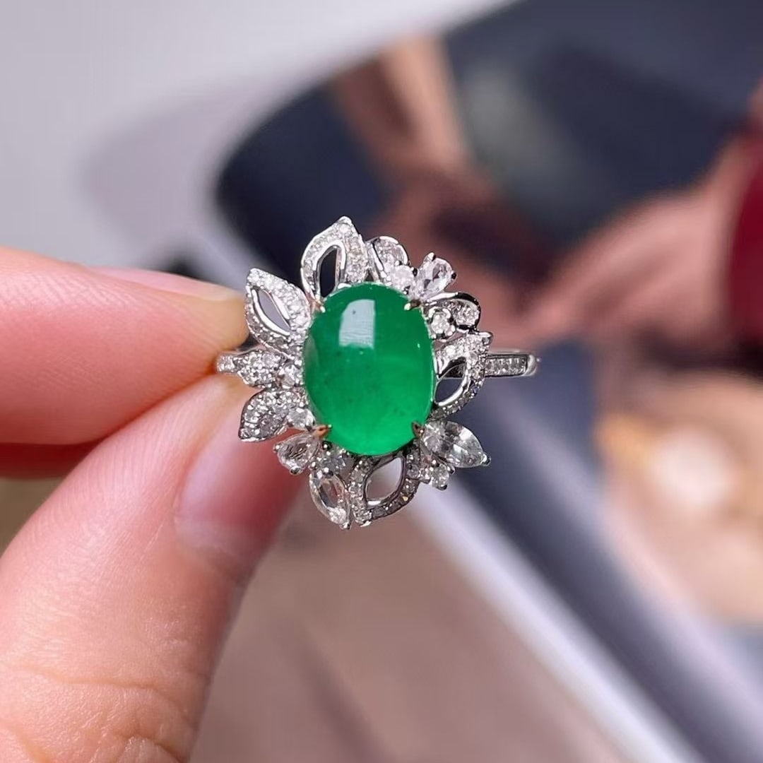 14k Gold 1.95 Ct Natural Emerald & Diamond Ring: Ref:230978413 // gold content:14k gold // ring size:7. 25us // // main gemstone:emerald // shape:oval // carat weight:1. 95ct // color:green // treatment:natural // // adjacent gemstone 2 :