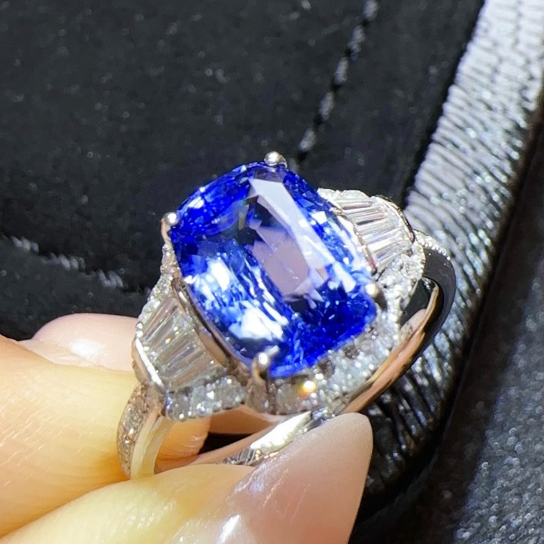 14k Gold 3.53 Ctw Natural Sapphire & Diamond Ring: Ref:230978420 // gold content:14k gold // ring size:7. 25us // // main gemstone:sapphire // shape:cushion // carat weight:3. 1ct // color:cornflower blue // treatment:natural // // adjacent